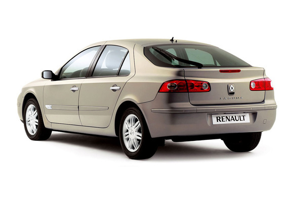 Images of Renault Laguna Hatchback 2005–07