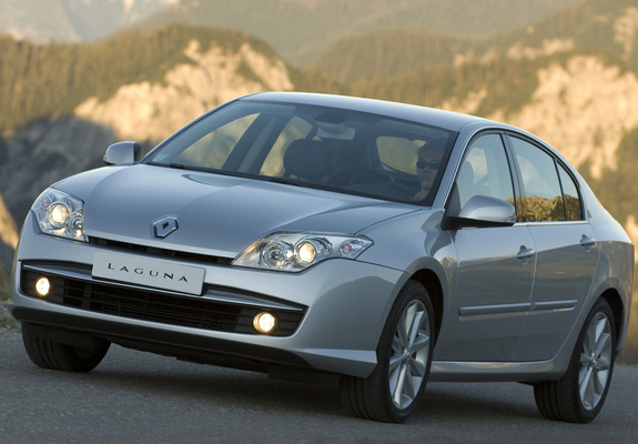 Images of Renault Laguna Hatchback 2007–10