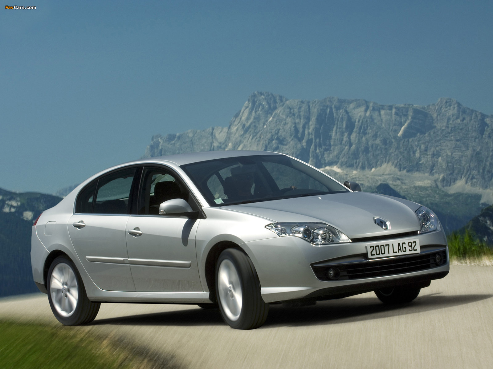 Images of Renault Laguna Hatchback 2007–10 (1600 x 1200)