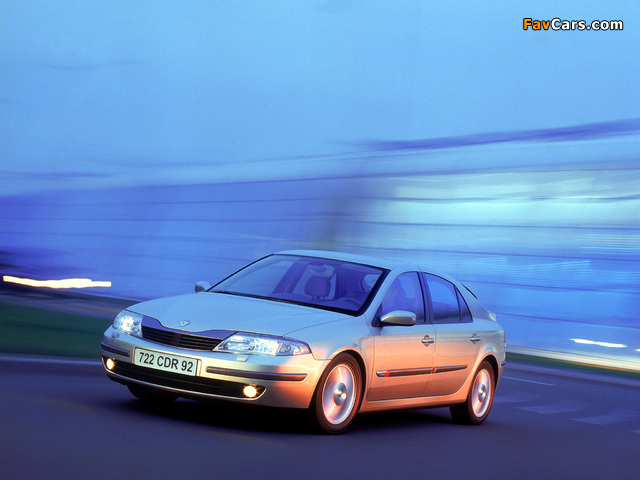 Photos of Renault Laguna Hatchback 2000–05 (640 x 480)