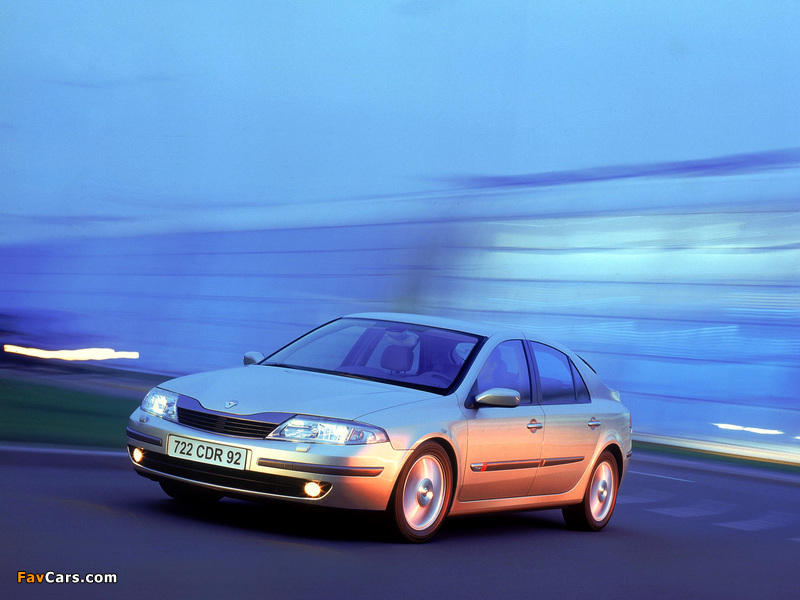 Photos of Renault Laguna Hatchback 2000–05 (800 x 600)