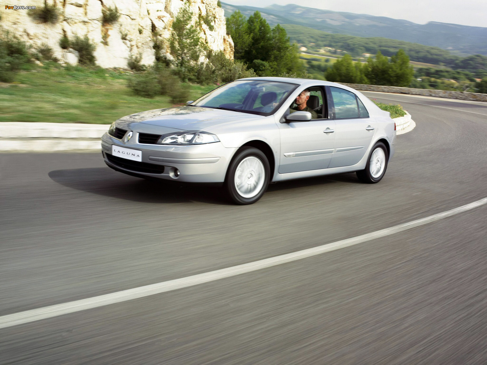 Photos of Renault Laguna Hatchback 2005–07 (1600 x 1200)