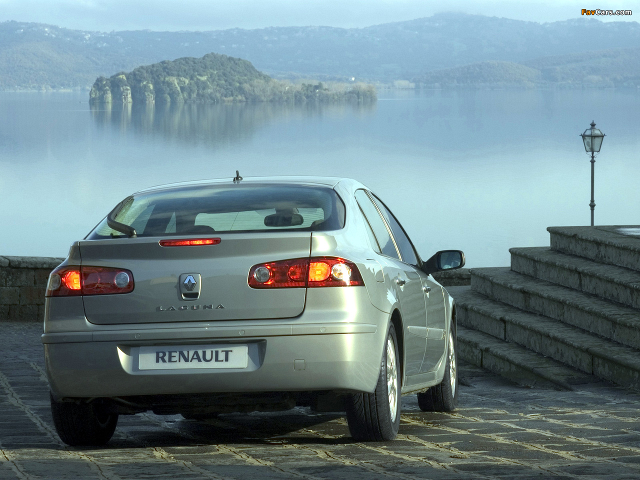 Photos of Renault Laguna Hatchback 2005–07 (1280 x 960)