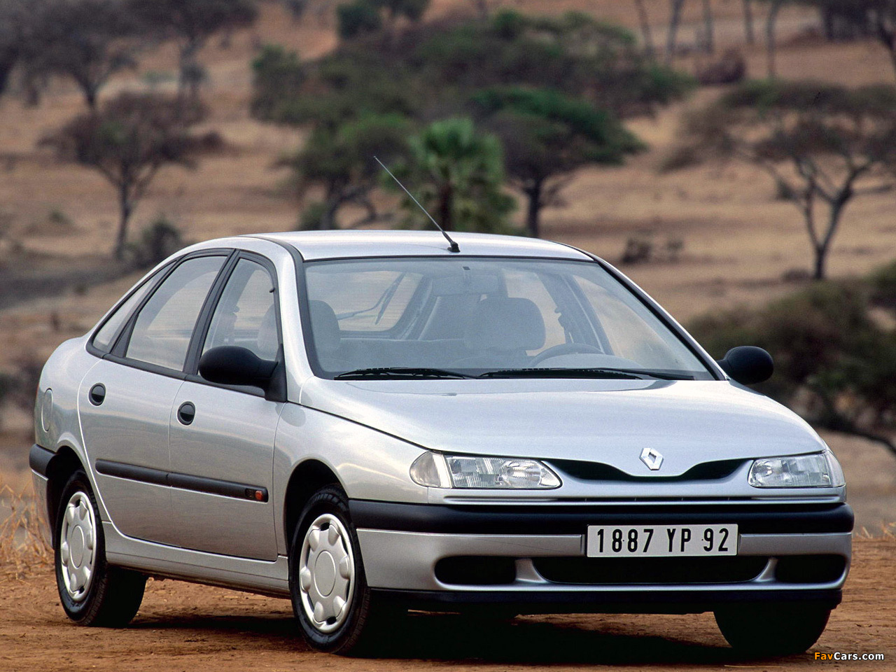 Pictures of Renault Laguna Hatchback 1993–98 (1280 x 960)