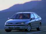 Pictures of Renault Laguna Hatchback 1998–2000