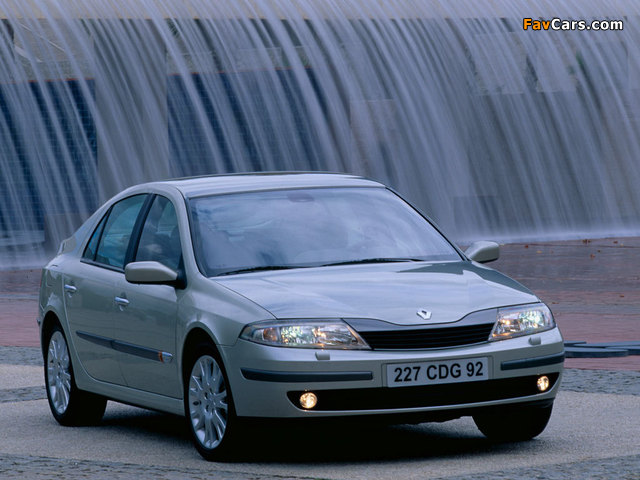 Pictures of Renault Laguna Hatchback 2000–05 (640 x 480)