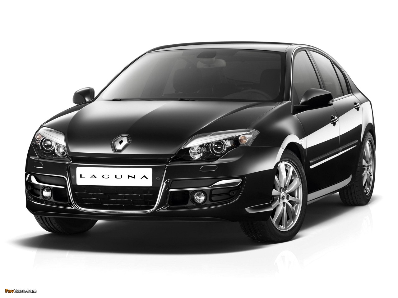 Pictures of Renault Laguna Hatchback 2010 (1280 x 960)