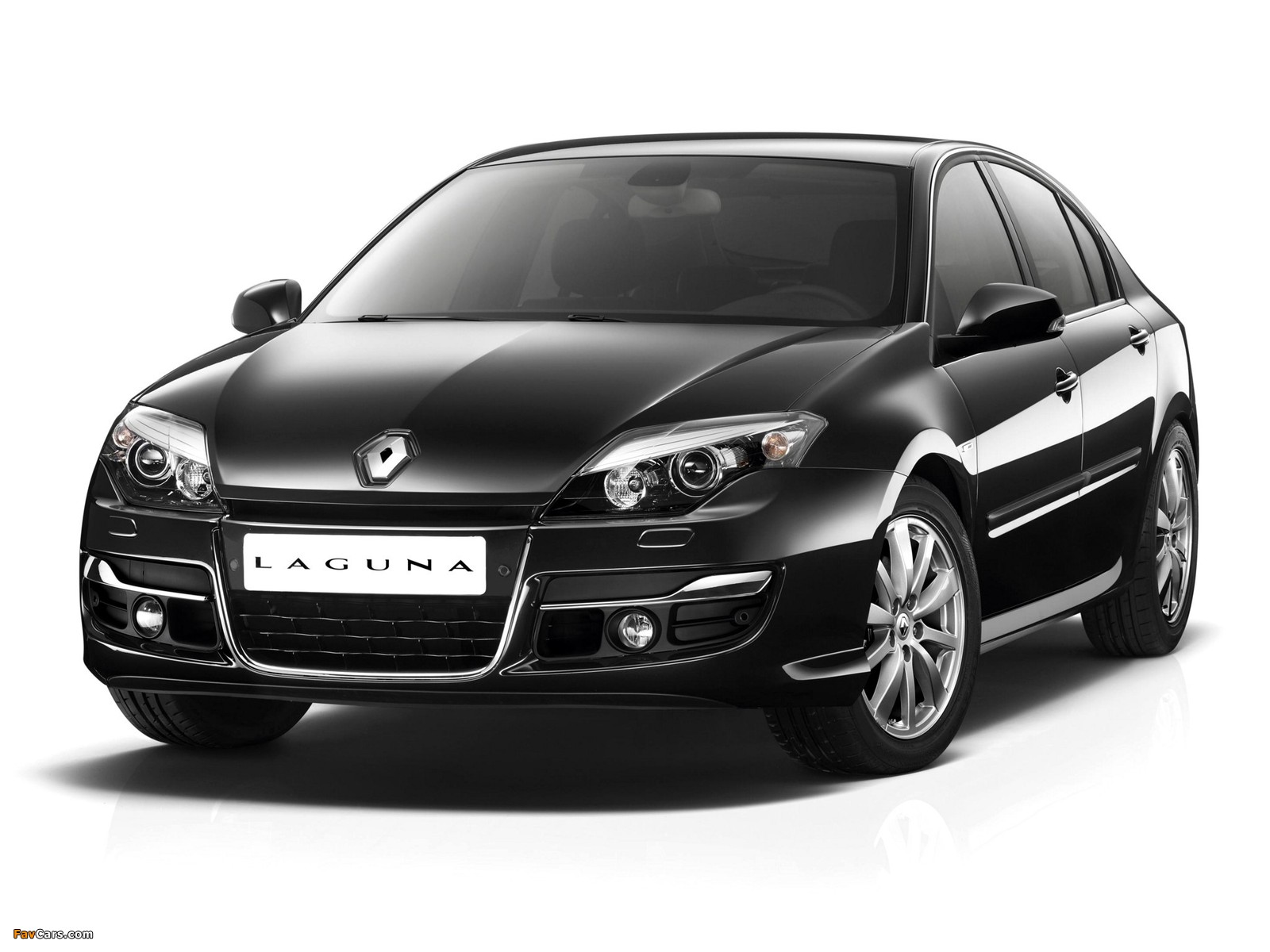 Pictures of Renault Laguna Hatchback 2010 (1600 x 1200)