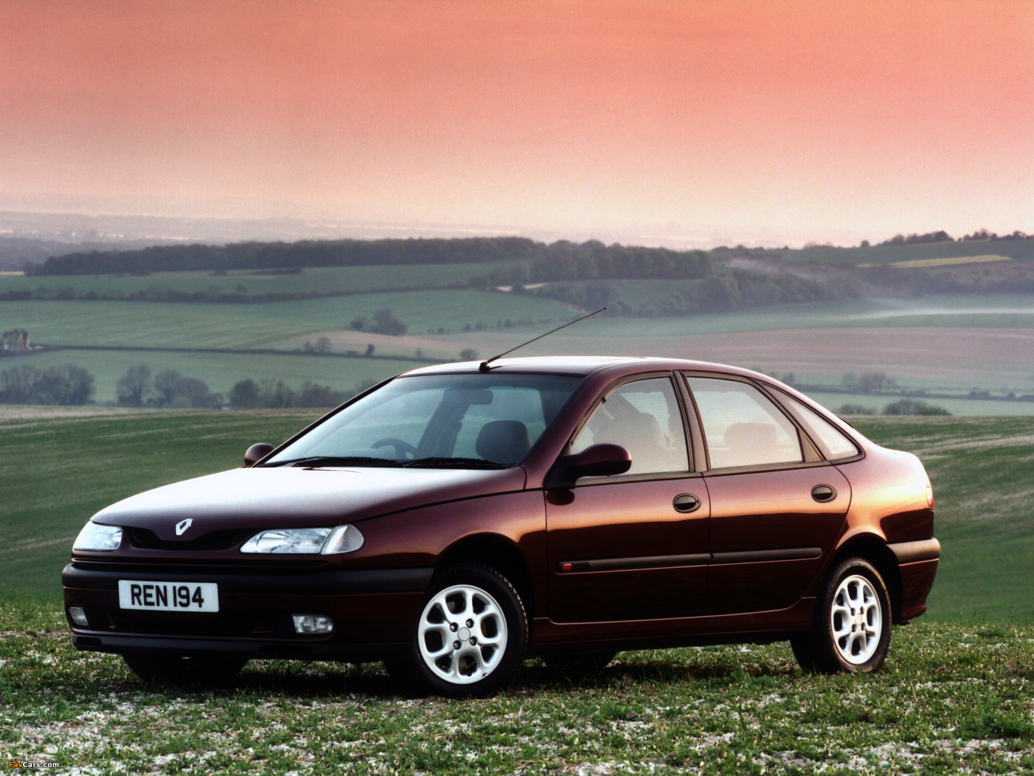Renault Laguna Hatchback UK-spec 1993–98 images (2048 x 1536)
