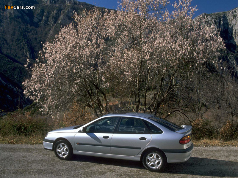 Renault Laguna Hatchback 1998–2000 photos (800 x 600)