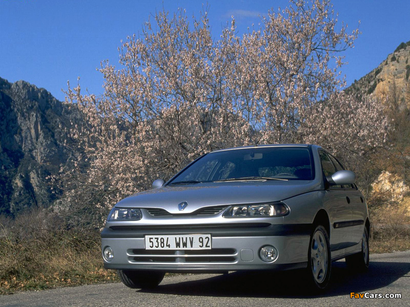 Renault Laguna Hatchback 1998–2000 pictures (800 x 600)