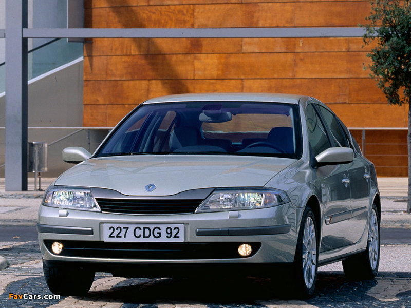 Renault Laguna Hatchback 2000–05 images (800 x 600)