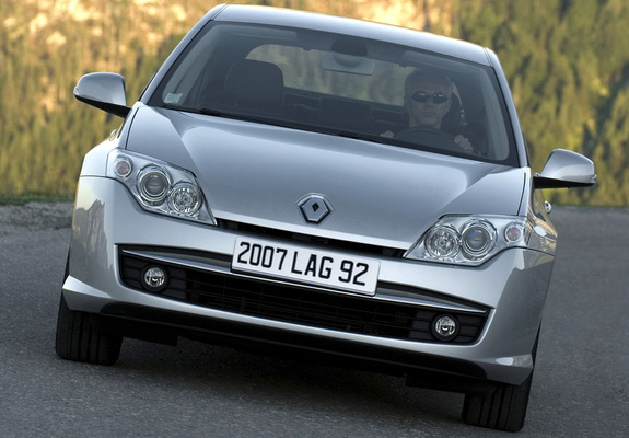 Renault Laguna Hatchback 2007–10 images