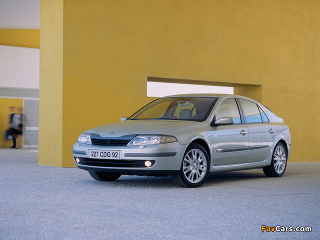 Renault Laguna Hatchback 2000–05 wallpapers (640 x 480)