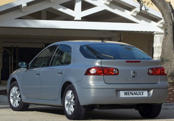 Renault Laguna Hatchback 2005–07 wallpapers