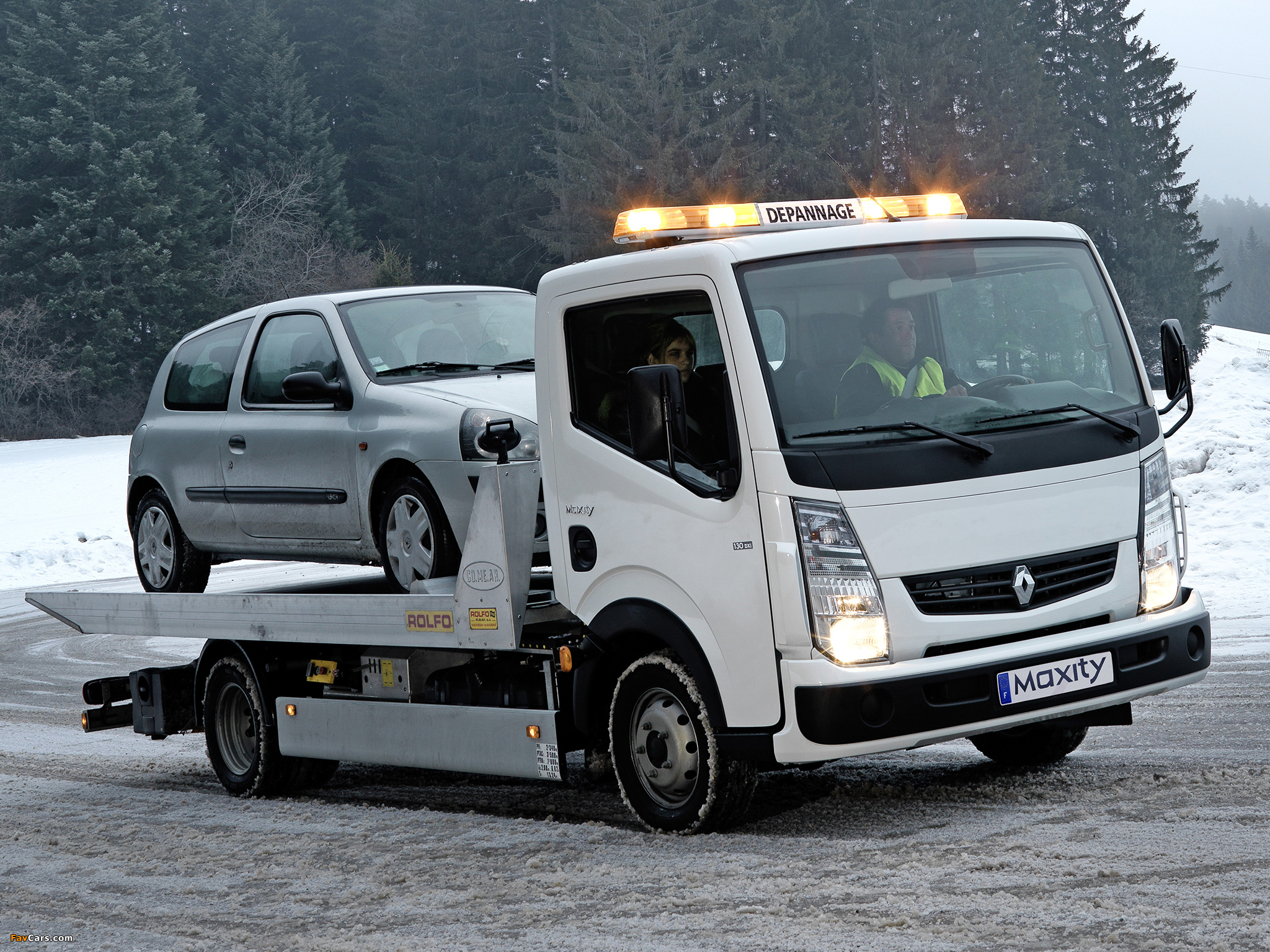 Images of Renault Maxity Tow Truck 2008–13 (2048 x 1536)