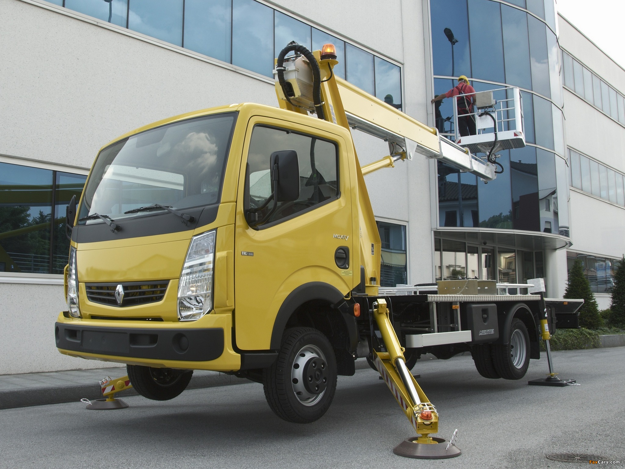 Pictures of Renault Maxity Lift Platform 2008–13 (2048 x 1536)