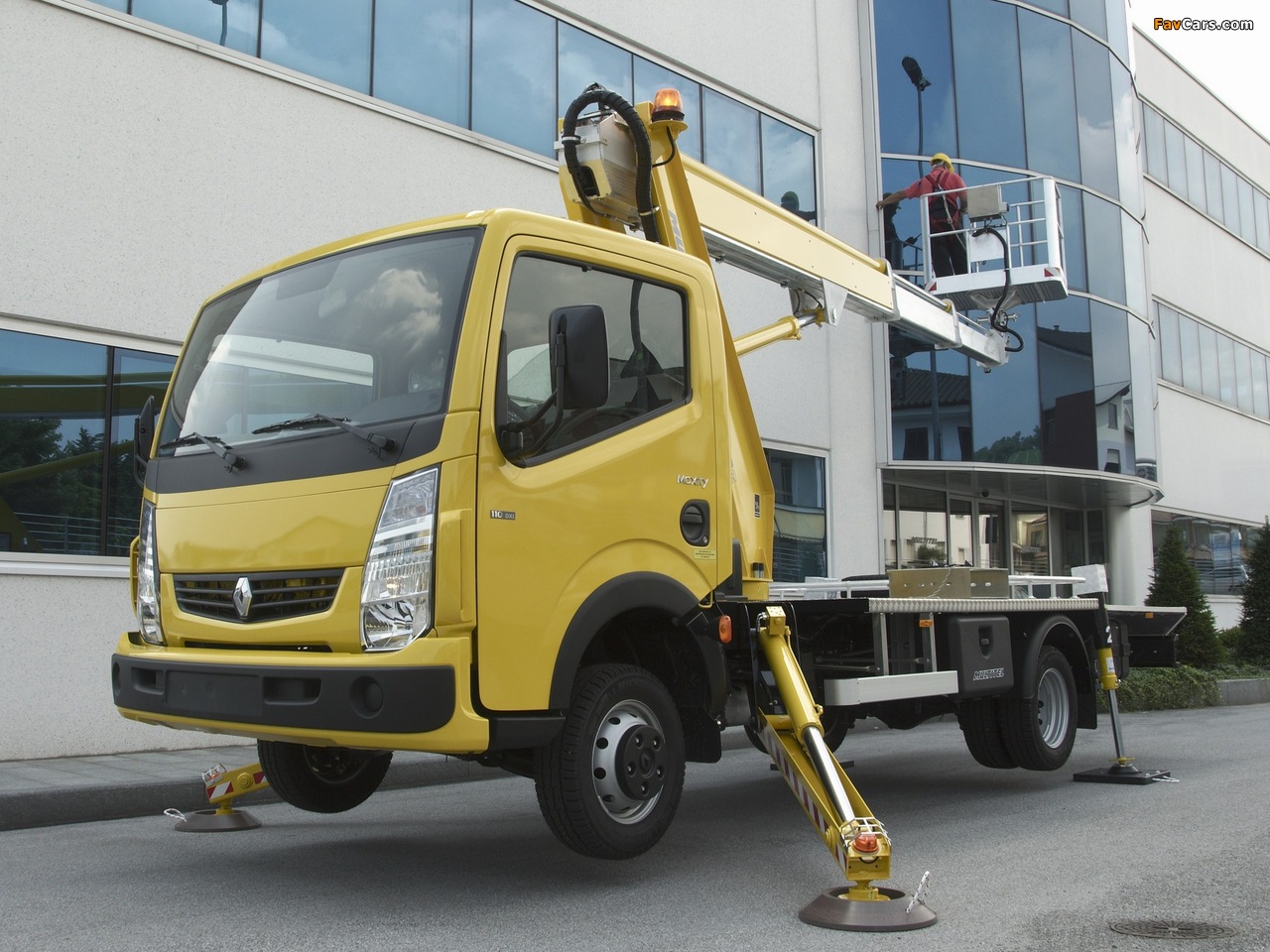 Pictures of Renault Maxity Lift Platform 2008–13 (1280 x 960)