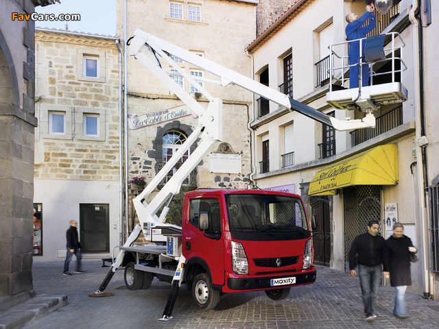 Pictures of Renault Maxity Lift Platform 2008–13 (640 x 480)