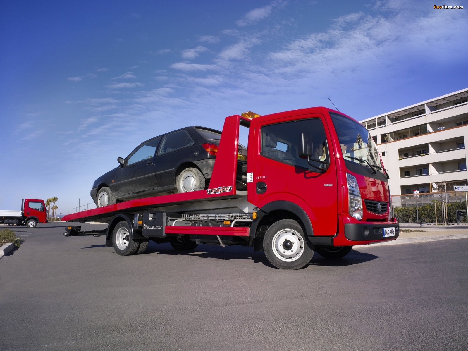 Renault Maxity Tow Truck 2008–13 pictures (1600 x 1200)