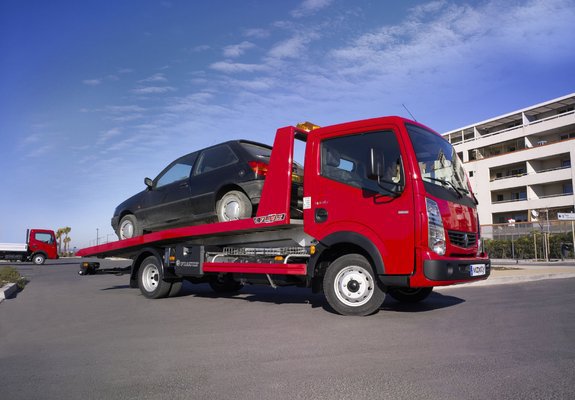 Renault Maxity Tow Truck 2008–13 pictures