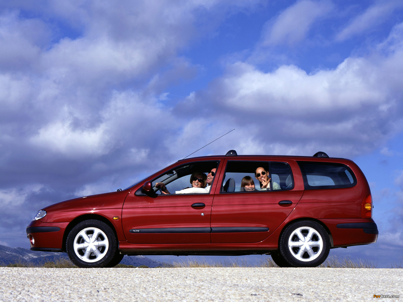 Images of Renault Megane Grandtour 1999–2003 (1600 x 1200)