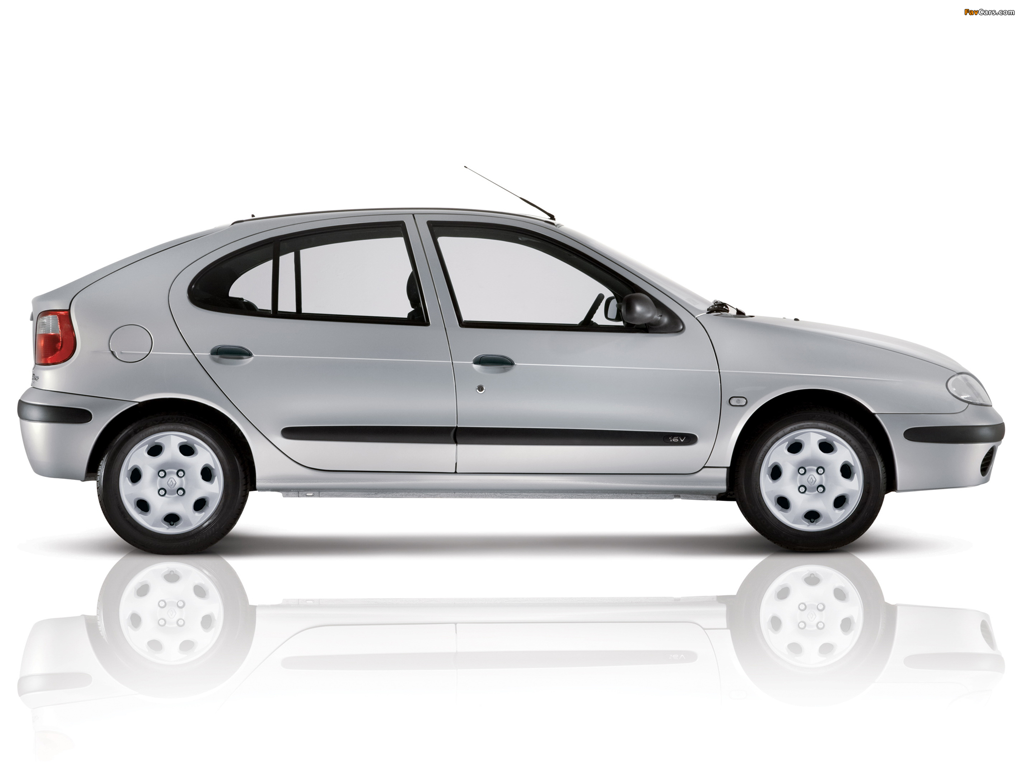 Images of Renault Megane Hatchback 1999–2003 (2048 x 1536)