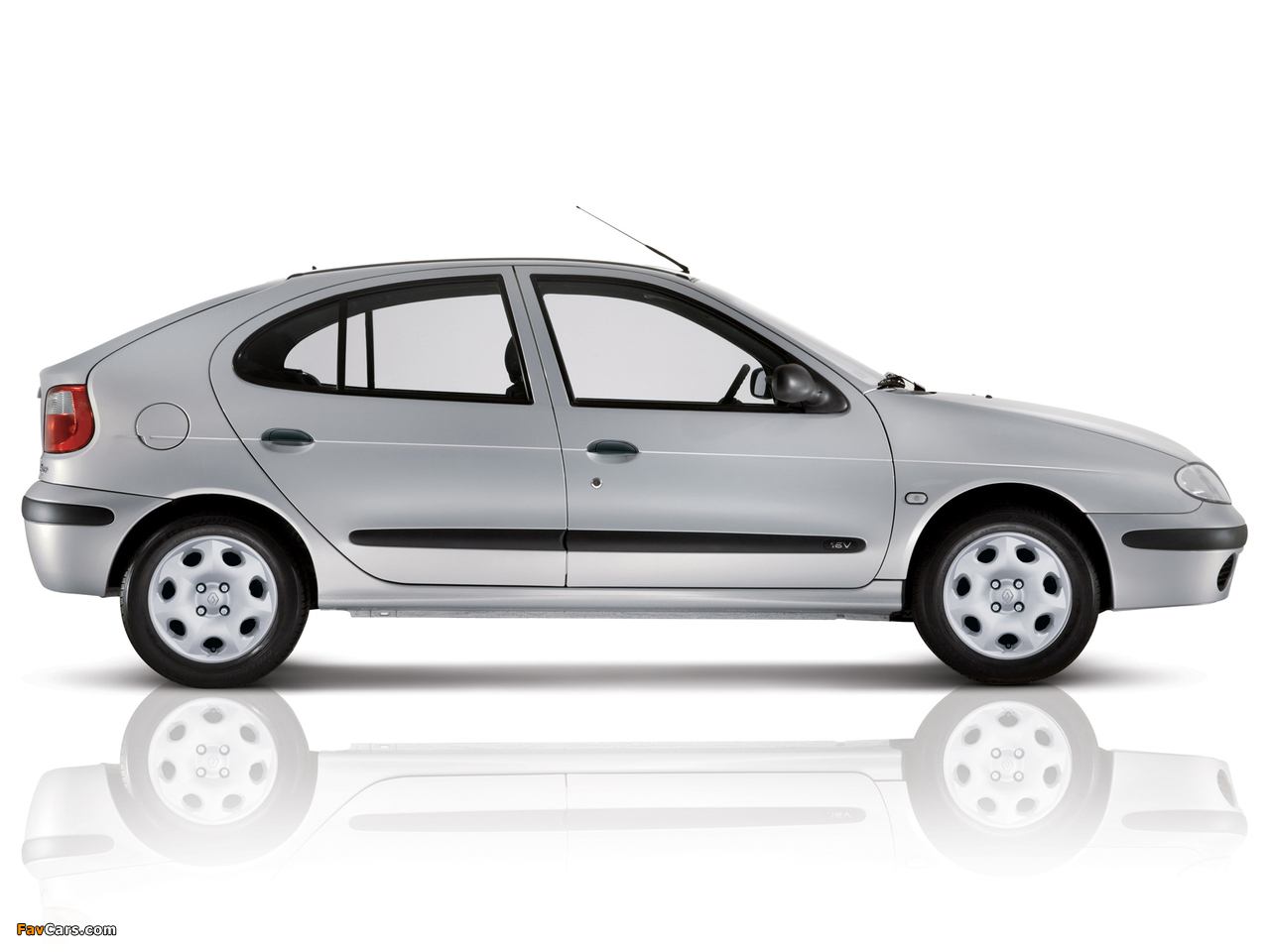 Images of Renault Megane Hatchback 1999–2003 (1280 x 960)