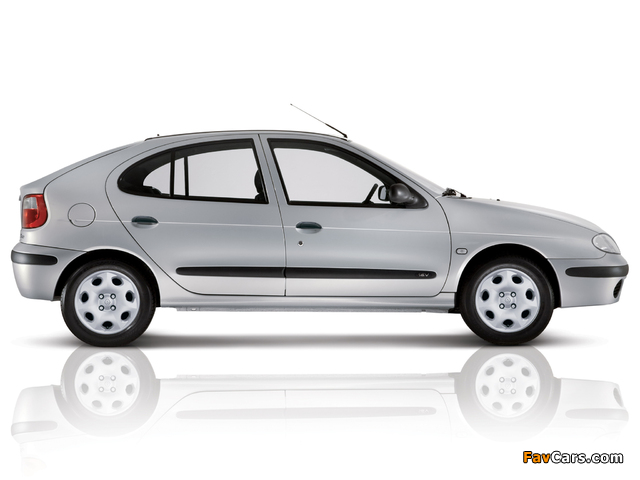 Images of Renault Megane Hatchback 1999–2003 (640 x 480)