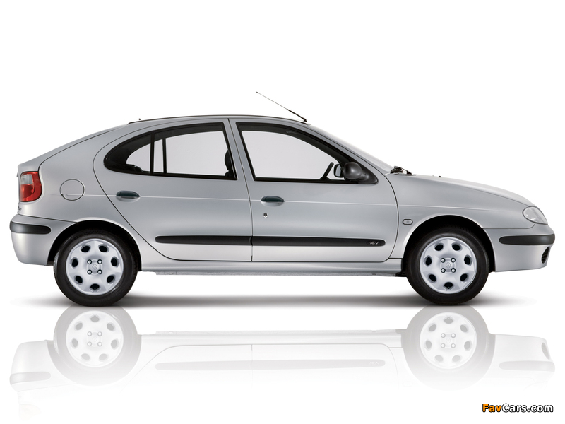 Images of Renault Megane Hatchback 1999–2003 (800 x 600)