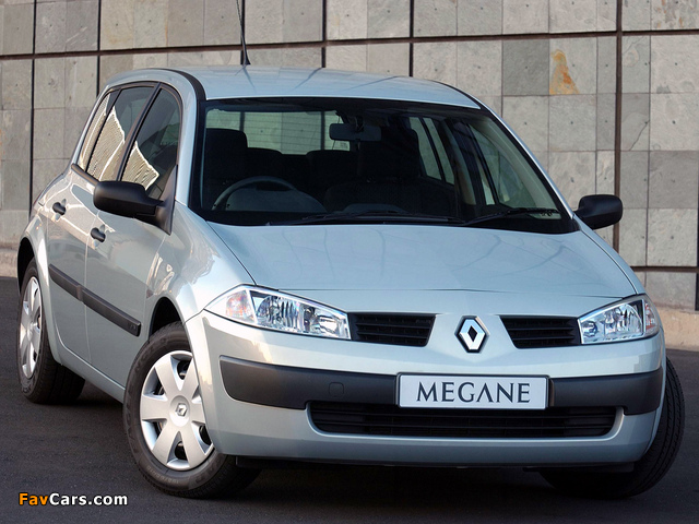 Images of Renault Megane 5-door ZA-spec 2003–06 (640 x 480)