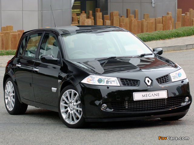 Images of Renault Megane RS 5-door ZA-spec 2006–08 (640 x 480)