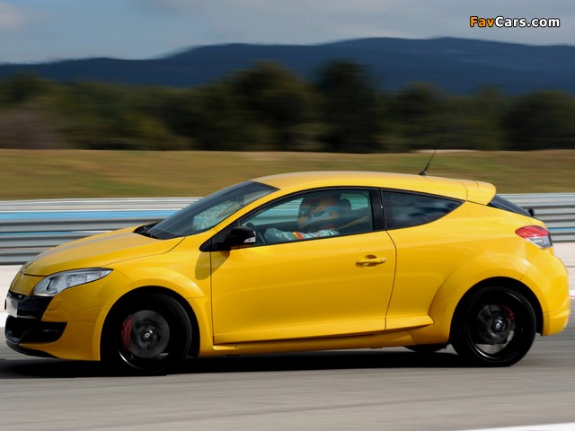Images of Renault Mégane R.S. 250 2009–12 (640 x 480)