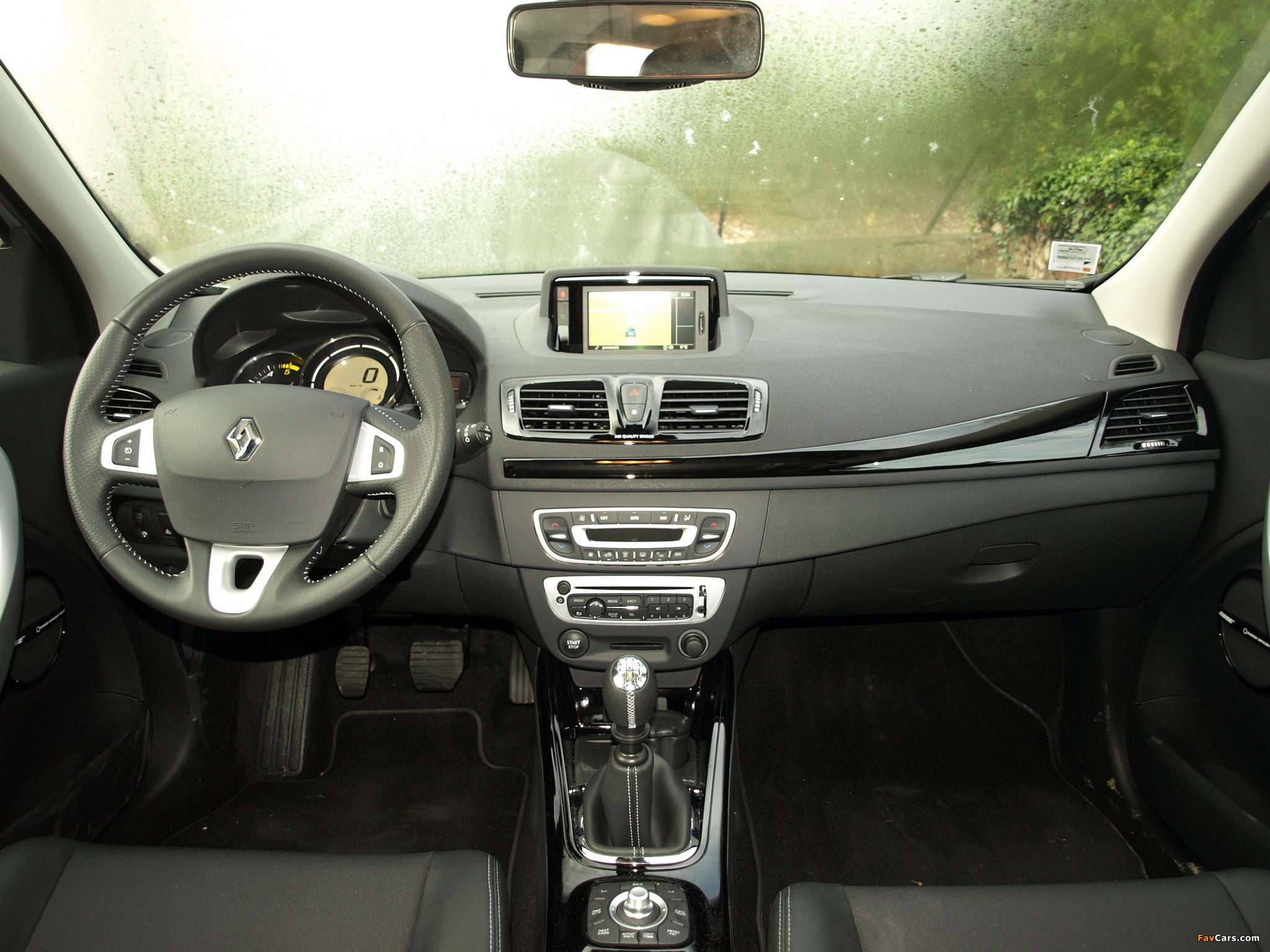 Images of Renault Mégane Estate Bose 2012 (2048 x 1536)