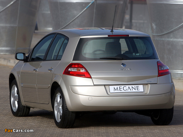 Photos of Renault Megane 5-door ZA-spec 2006–09 (640 x 480)