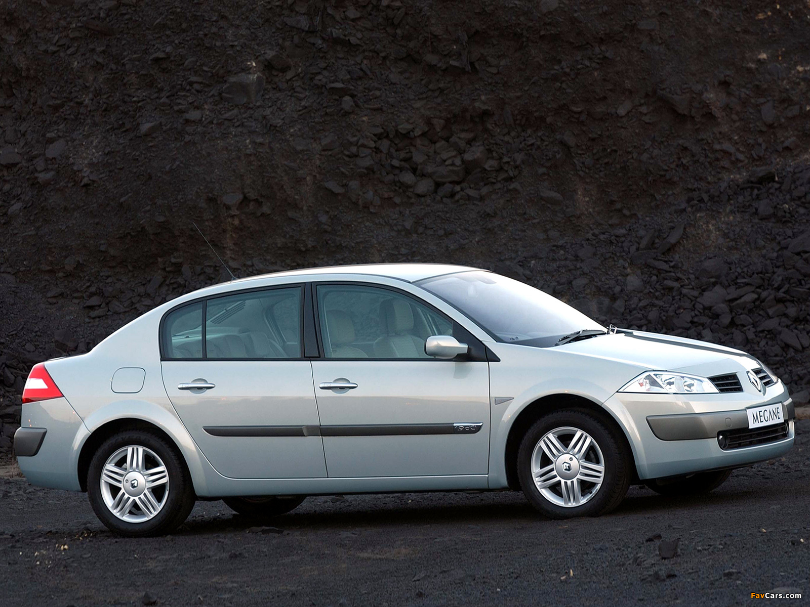 Pictures of Renault Megane Classic ZA-spec 2003–06 (1600 x 1200)