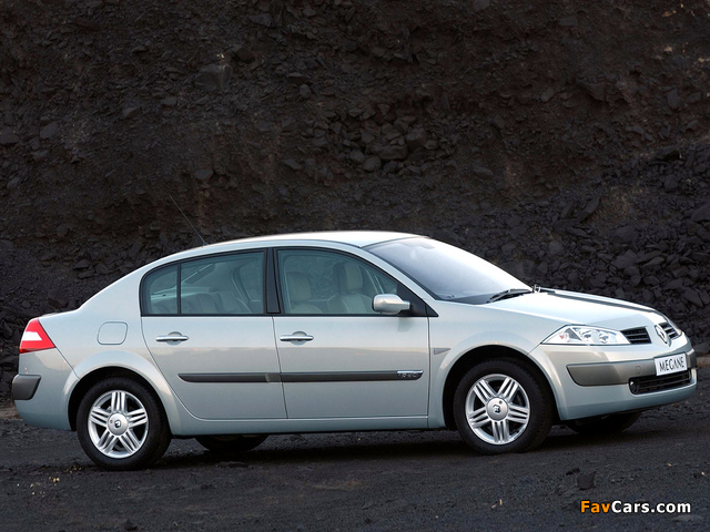 Pictures of Renault Megane Classic ZA-spec 2003–06 (640 x 480)