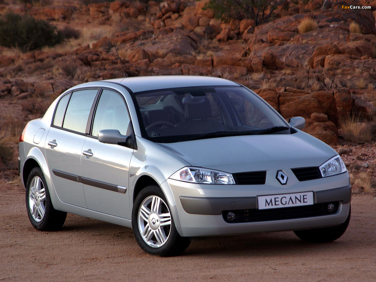 Pictures of Renault Megane Classic ZA-spec 2003–06 (1280 x 960)