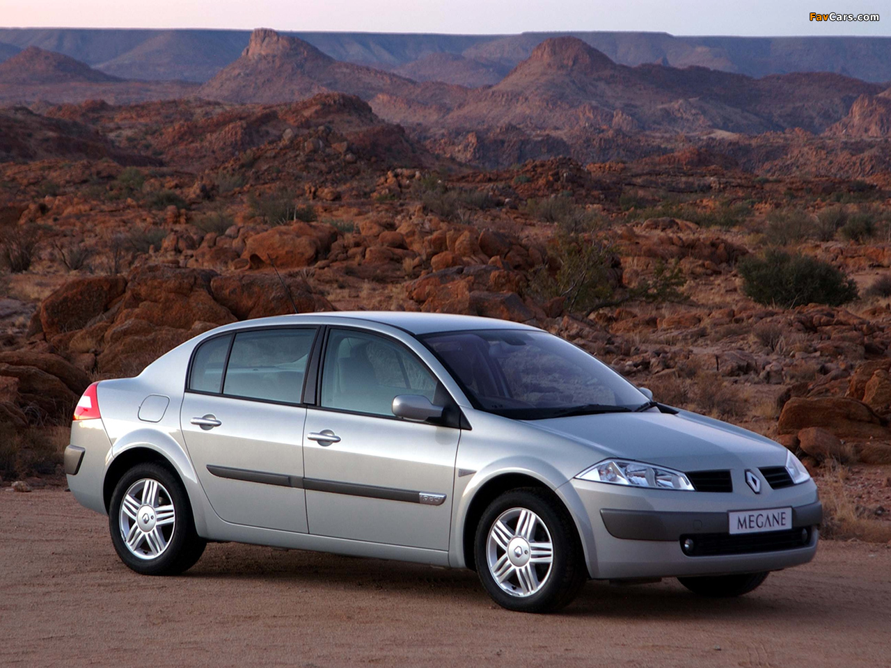 Pictures of Renault Megane Classic ZA-spec 2003–06 (1280 x 960)