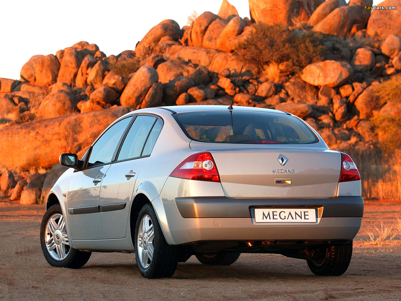 Pictures of Renault Megane Classic ZA-spec 2003–06 (1280 x 960)