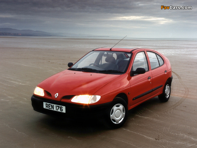 Renault Megane Hatchback UK-spec 1995–99 photos (640 x 480)