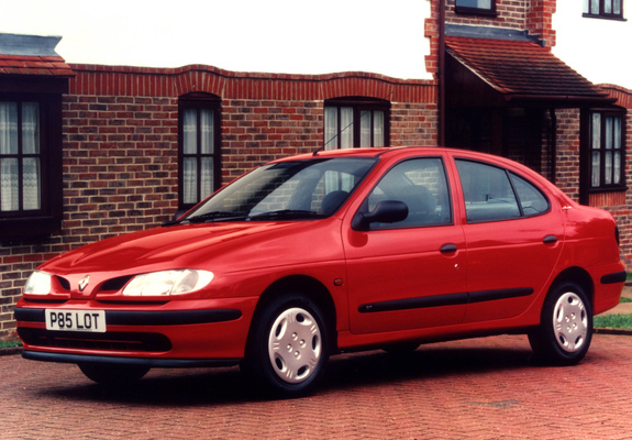 Renault Megane Classic UK-spec 1996–99 pictures