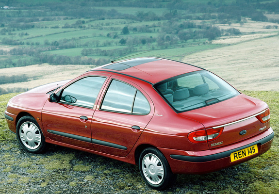 Renault Megane Classic UK-spec 1999–2003 pictures