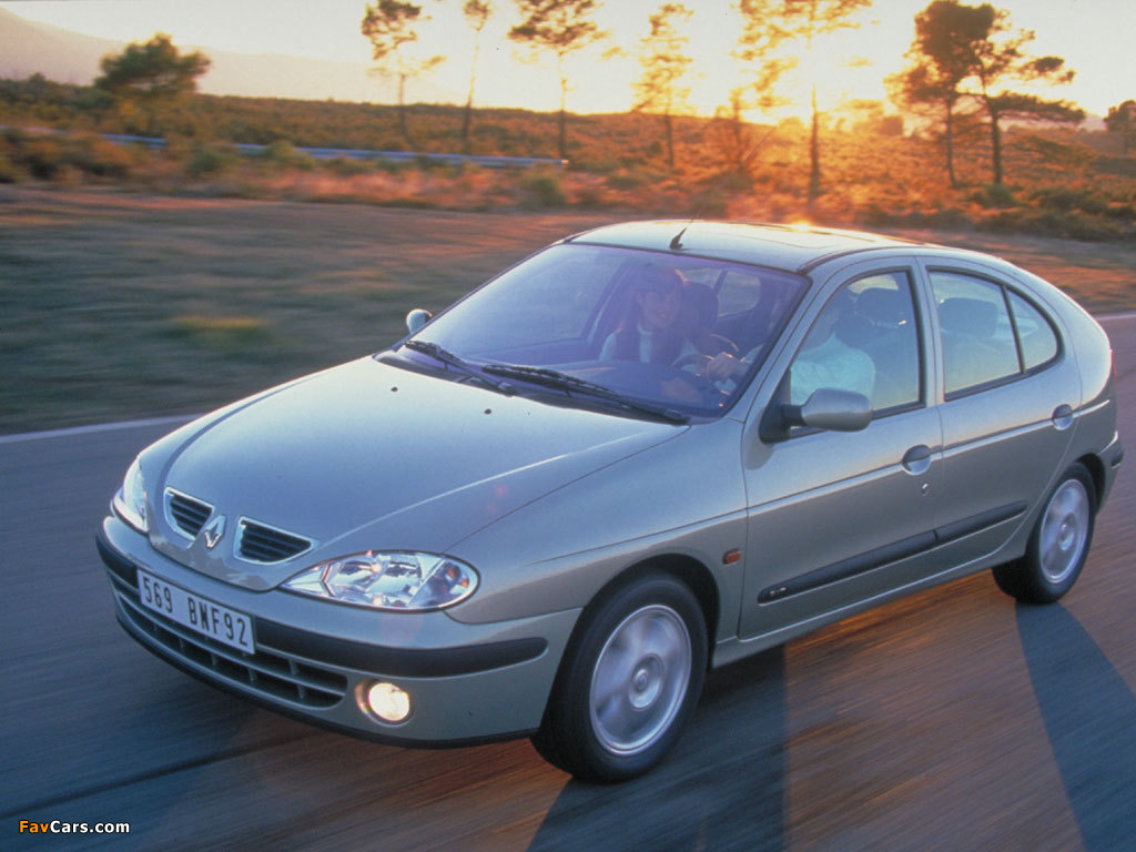 Renault Megane Hatchback 1999–2003 wallpapers (1024 x 768)
