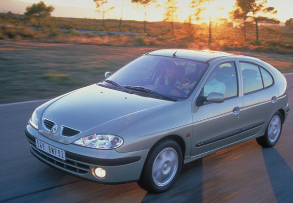 Renault Megane Hatchback 1999–2003 wallpapers
