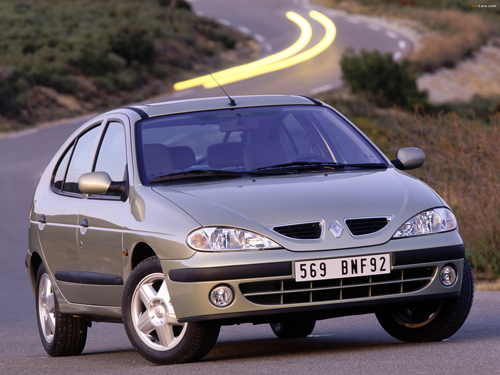 Renault Megane Hatchback 1999–2003 wallpapers (2048 x 1536)