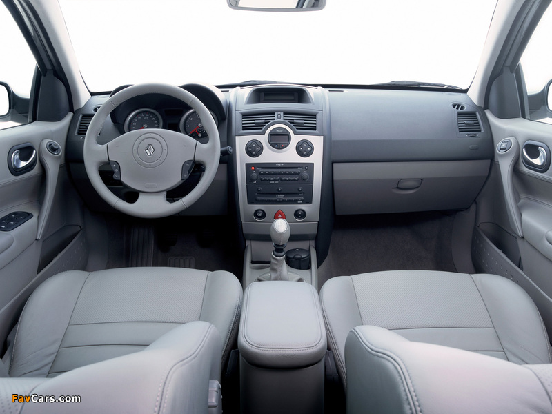 Renault Megane 5-door 2003–06 images (800 x 600)