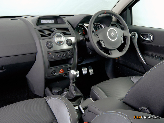 Renault Megane RS 5-door ZA-spec 2006–08 images (640 x 480)