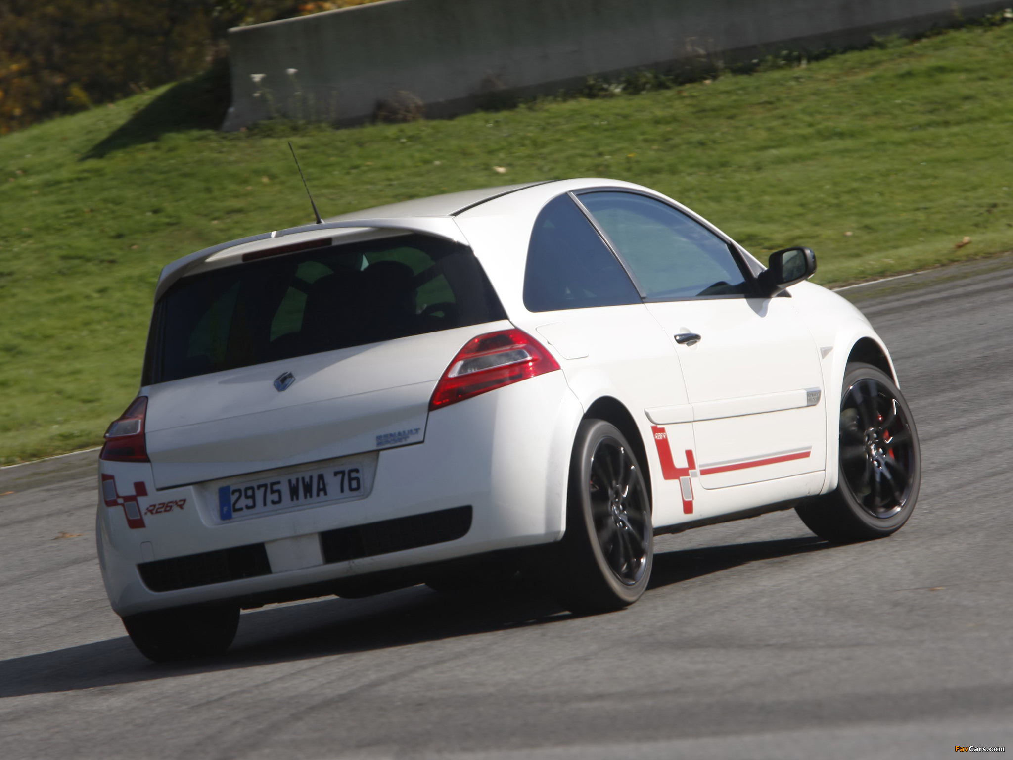 Renault Megane RS R26.R 2008 pictures (2048 x 1536)