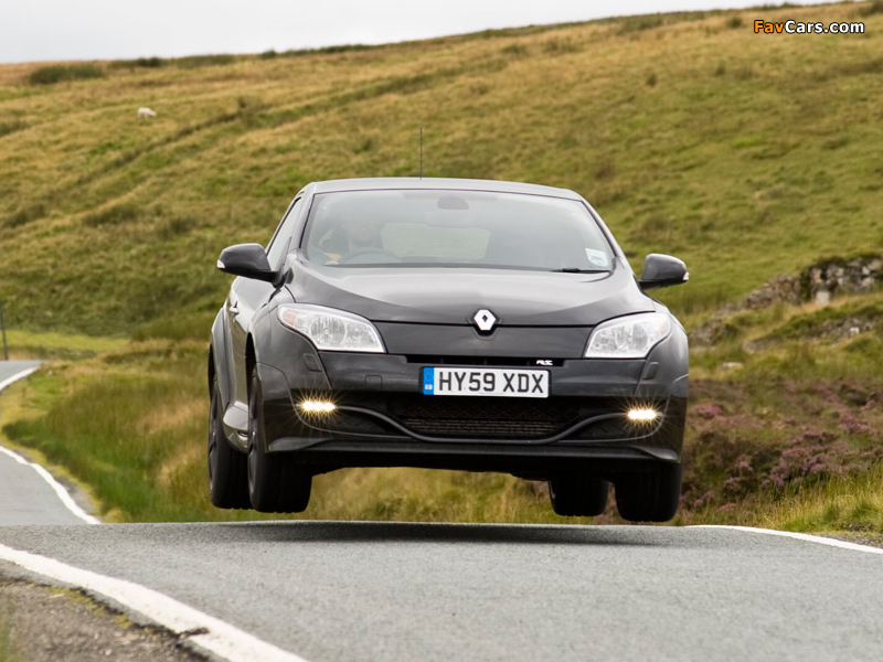 Renault Megane RS 250 UK-spec 2009 photos (800 x 600)